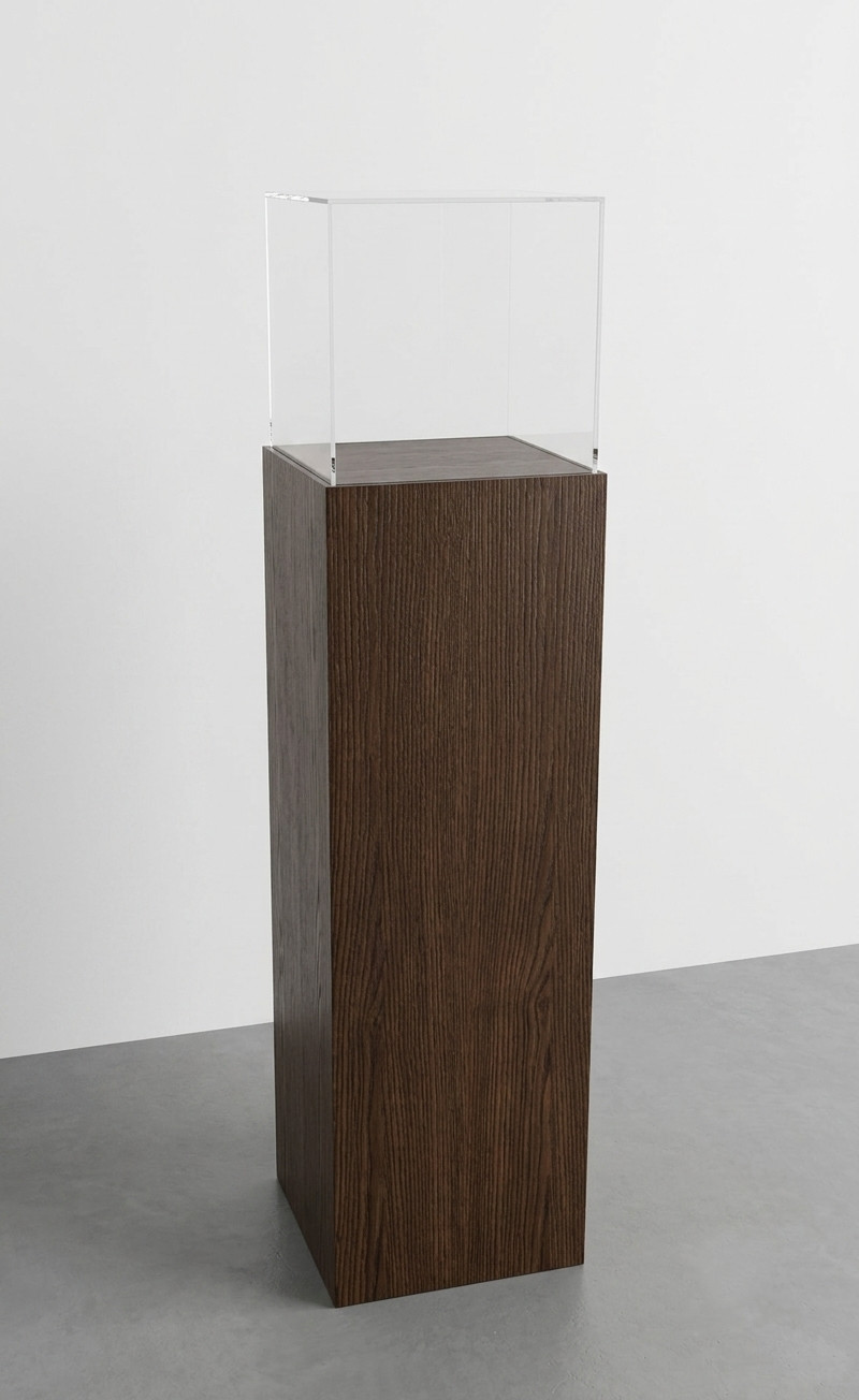 totem da terra in legno frassino con teca in plexigass